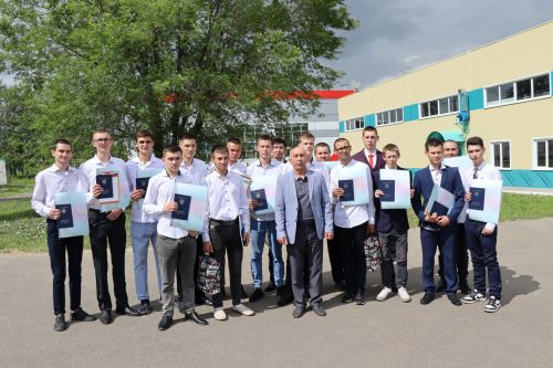 Выпускникам Дрожжановского техникума вручили дипломы