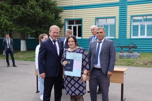 Выпускникам Дрожжановского техникума вручили дипломы