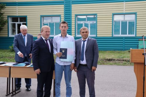 Выпускникам Дрожжановского техникума вручили дипломы