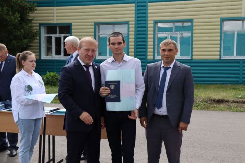 Выпускникам Дрожжановского техникума вручили дипломы