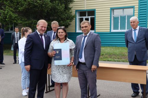 Выпускникам Дрожжановского техникума вручили дипломы