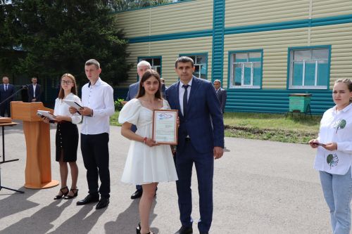 Выпускникам Дрожжановского техникума вручили дипломы