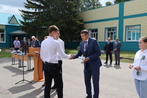 Дрожжановским выпускникам отраслевых технологий были вручены золотые знаки отличия ВФСК ГТО