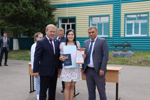Выпускникам Дрожжановского техникума вручили дипломы