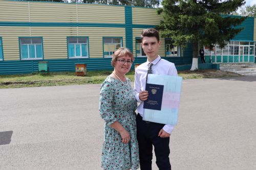 Выпускникам Дрожжановского техникума вручили дипломы