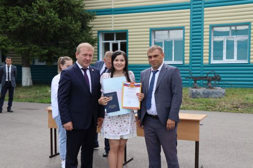 Выпускникам Дрожжановского техникума вручили дипломы