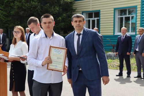 Выпускникам Дрожжановского техникума вручили дипломы