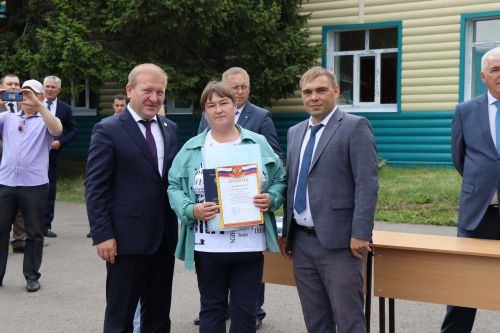 Выпускникам Дрожжановского техникума вручили дипломы