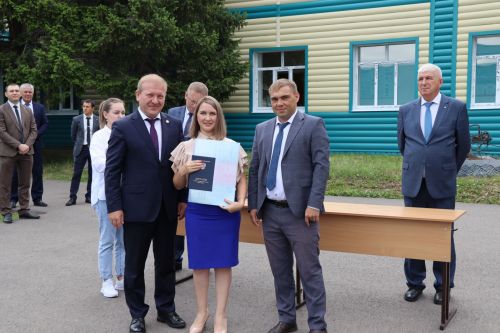 Выпускникам Дрожжановского техникума вручили дипломы