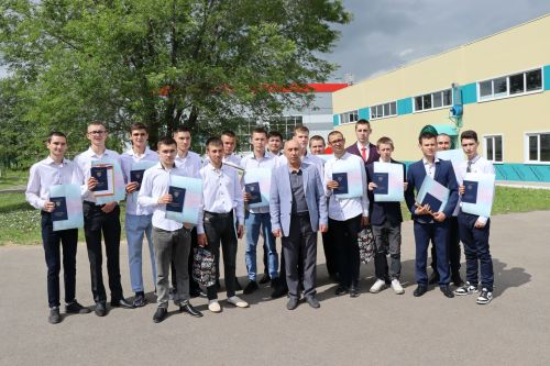 Выпускникам Дрожжановского техникума вручили дипломы
