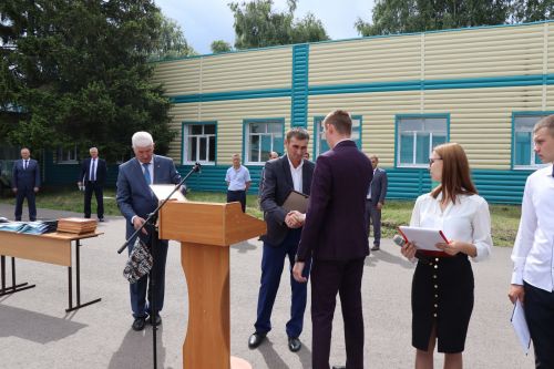 Выпускникам Дрожжановского техникума вручили дипломы
