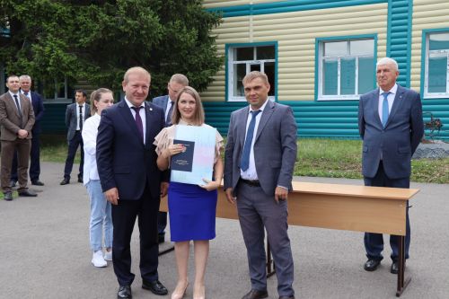 Выпускникам Дрожжановского техникума вручили дипломы