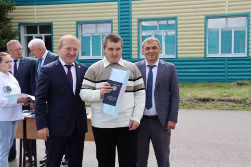 Выпускникам Дрожжановского техникума вручили дипломы
