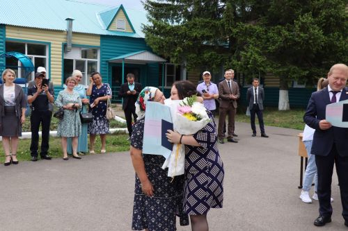 Выпускникам Дрожжановского техникума вручили дипломы