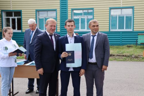 Выпускникам Дрожжановского техникума вручили дипломы