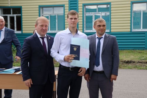 Выпускникам Дрожжановского техникума вручили дипломы