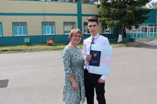 Выпускникам Дрожжановского техникума вручили дипломы