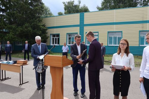 Выпускникам Дрожжановского техникума вручили дипломы