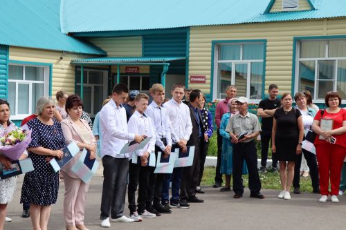 Выпускникам Дрожжановского техникума вручили дипломы