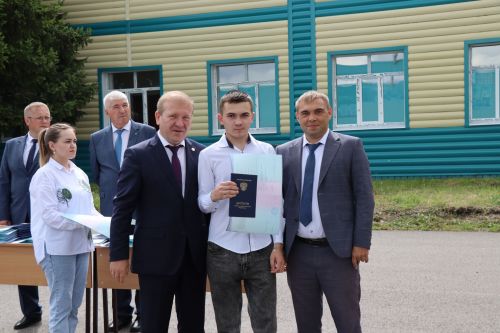Выпускникам Дрожжановского техникума вручили дипломы