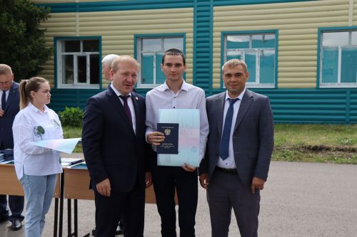 Выпускникам Дрожжановского техникума вручили дипломы