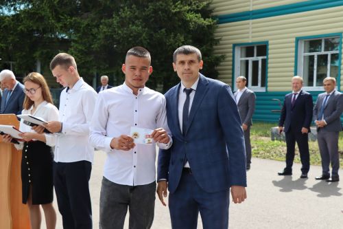 Выпускникам Дрожжановского техникума вручили дипломы