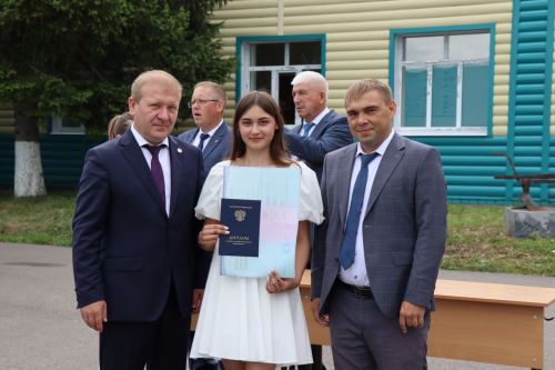 Выпускникам Дрожжановского техникума вручили дипломы