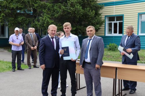 Выпускникам Дрожжановского техникума вручили дипломы