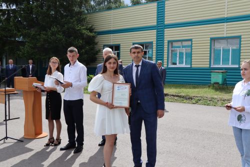 Выпускникам Дрожжановского техникума вручили дипломы