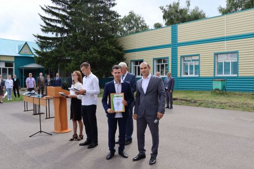 Выпускникам Дрожжановского техникума вручили дипломы