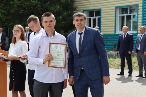 Выпускникам Дрожжановского техникума вручили дипломы