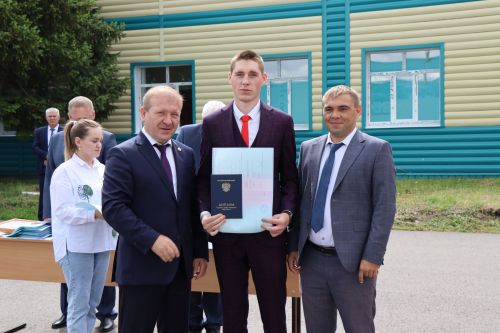 Выпускникам Дрожжановского техникума вручили дипломы