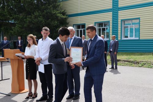 Выпускникам Дрожжановского техникума вручили дипломы