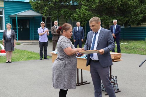 Выпускникам Дрожжановского техникума вручили дипломы