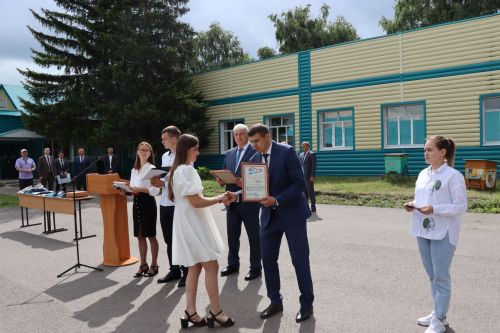 Выпускникам Дрожжановского техникума вручили дипломы