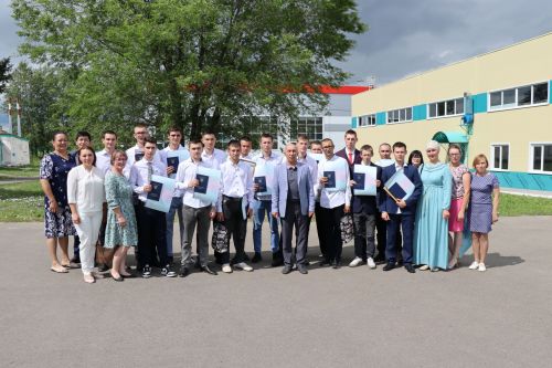 Выпускникам Дрожжановского техникума вручили дипломы