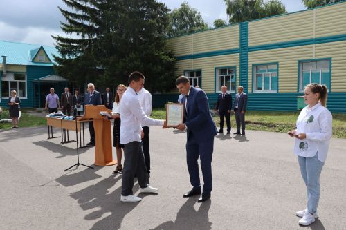 Выпускникам Дрожжановского техникума вручили дипломы