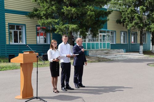 Выпускникам Дрожжановского техникума вручили дипломы