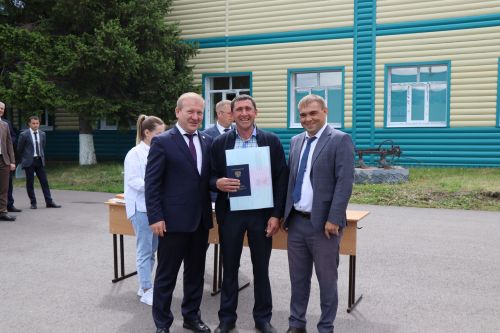 Выпускникам Дрожжановского техникума вручили дипломы