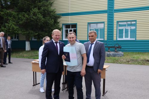 Выпускникам Дрожжановского техникума вручили дипломы