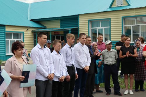Выпускникам Дрожжановского техникума вручили дипломы