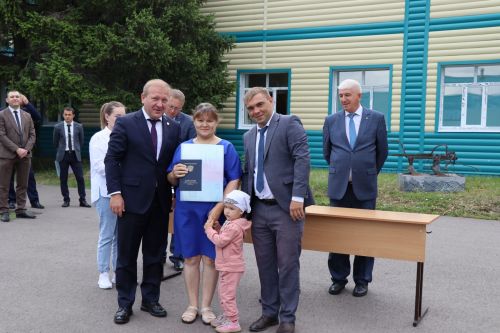 Выпускникам Дрожжановского техникума вручили дипломы