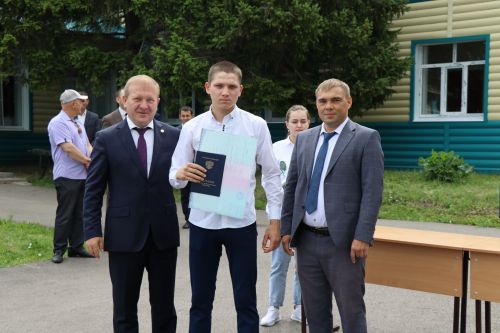 Выпускникам Дрожжановского техникума вручили дипломы