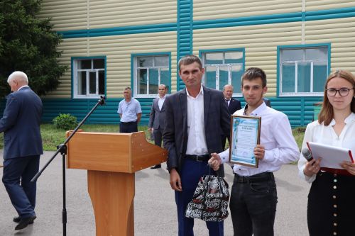 Выпускникам Дрожжановского техникума вручили дипломы
