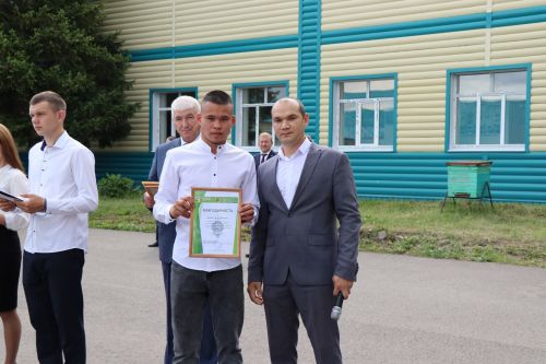 Выпускникам Дрожжановского техникума вручили дипломы