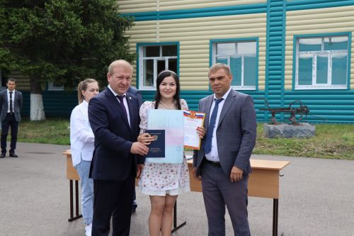 Выпускникам Дрожжановского техникума вручили дипломы