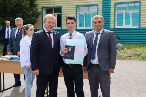 Выпускникам Дрожжановского техникума вручили дипломы