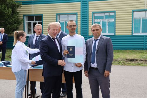 Выпускникам Дрожжановского техникума вручили дипломы