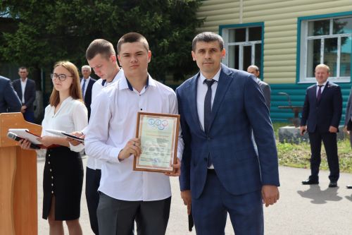 Выпускникам Дрожжановского техникума вручили дипломы