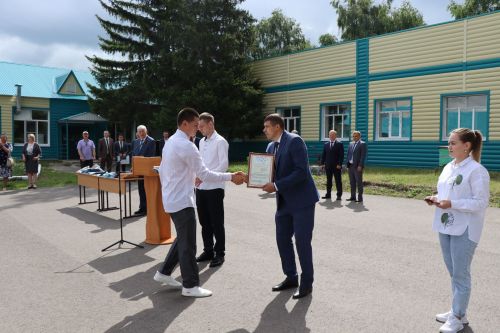 Выпускникам Дрожжановского техникума вручили дипломы